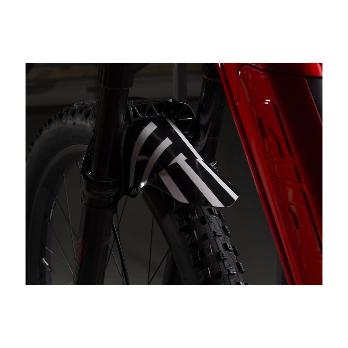Guardabarros AMS Mud Guard DAZZLE expo primer plano