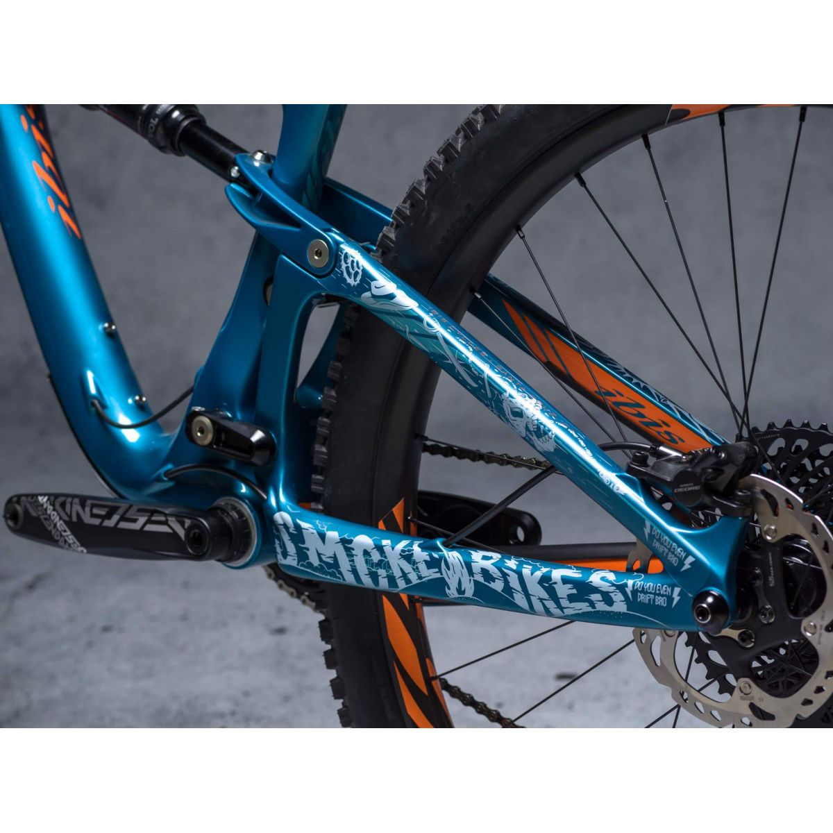 Protector de Cuadro DYED BRO | FLUOR BLACK