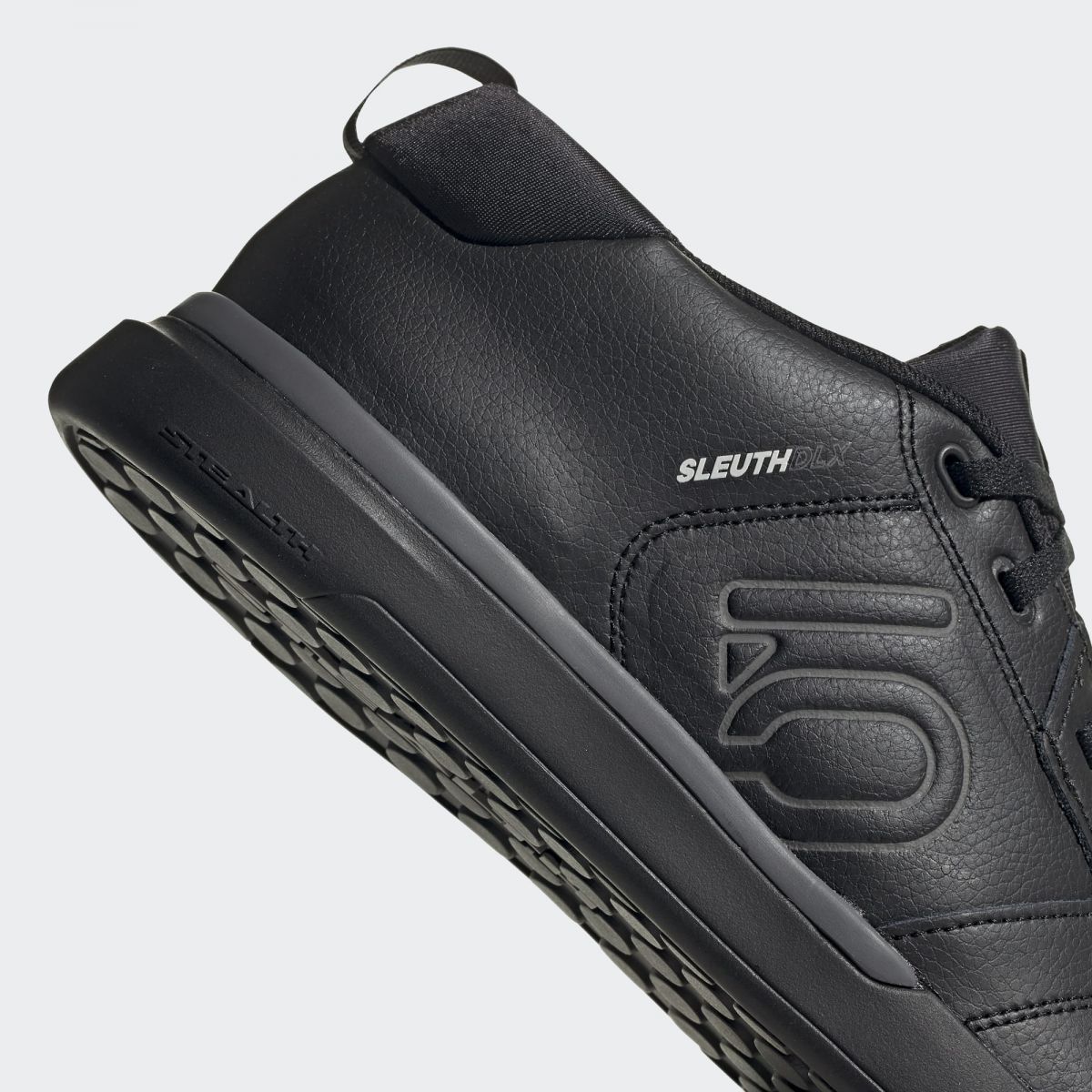 Zapatillas Sleuth DLX Mid plataforma negro