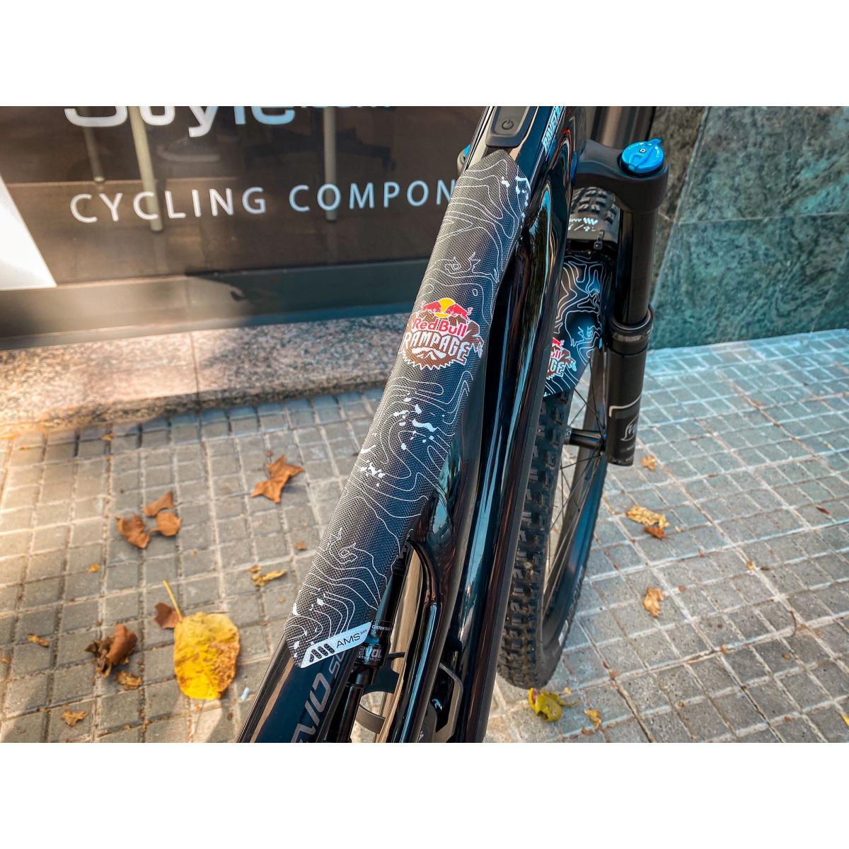 Protector de cuadro AMS EXTRA Red Bull Rampage blanco expo