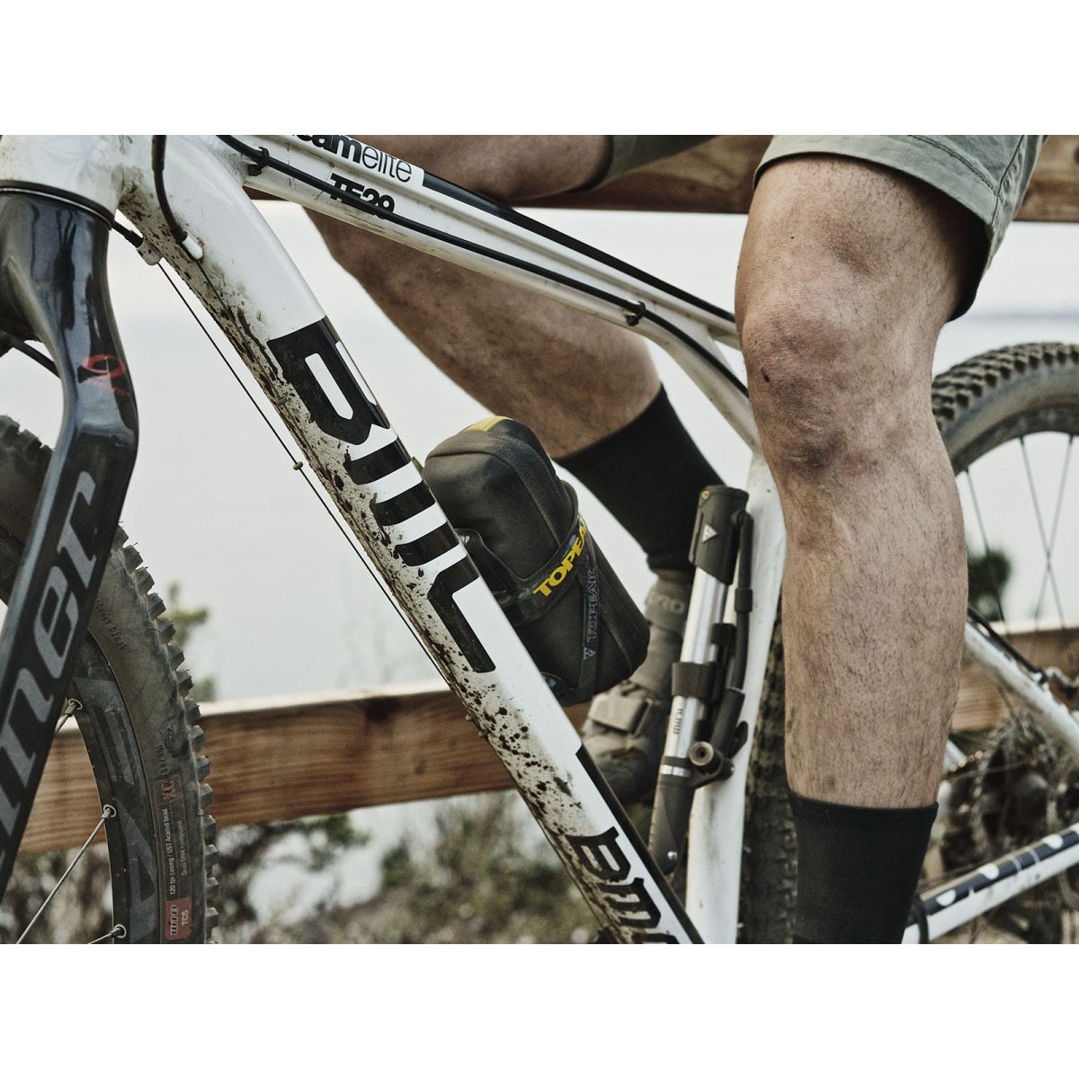 Bidón porta herramientas Topeak Cagepack con cremallera para portabidón