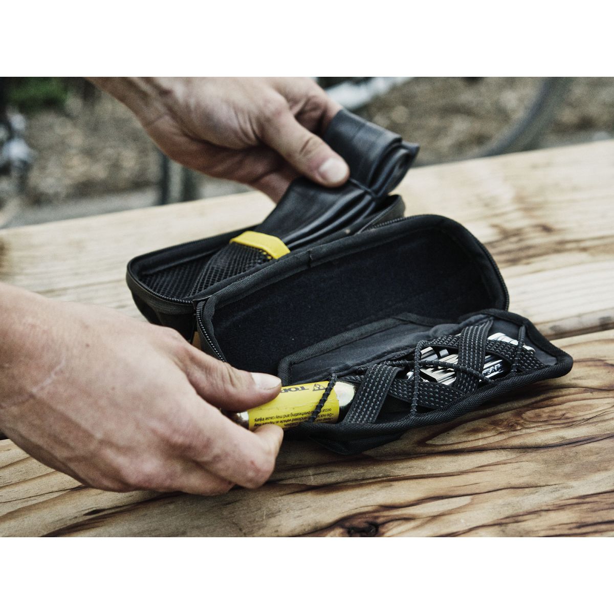 Bote porta herramientas Topeak Cagepack con cremallera para portabidón