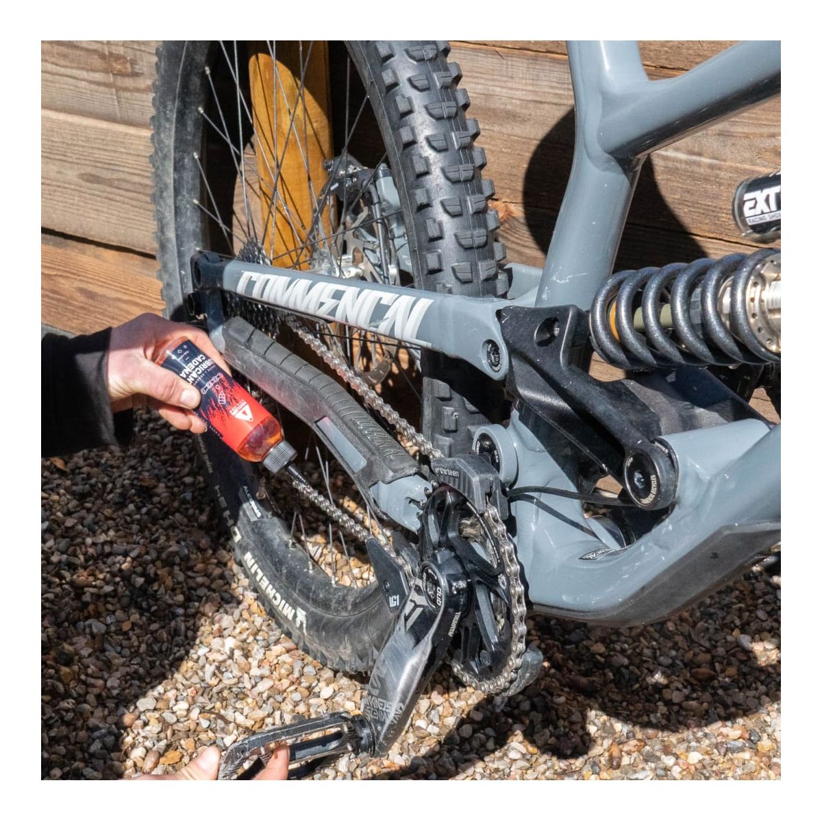 lubricante de aceite para la cadena de bicicletas de carretera y MTB, ya sean de XC, enduro, descenso o bicicletas eléctricas