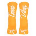 Calcetines de ciclismo mtb y carretera Pacific and Co GOOD VIBES Yema naranja