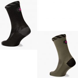 Calcetines MTB de bicicleta Muc-Off técnicos color verde y color negro