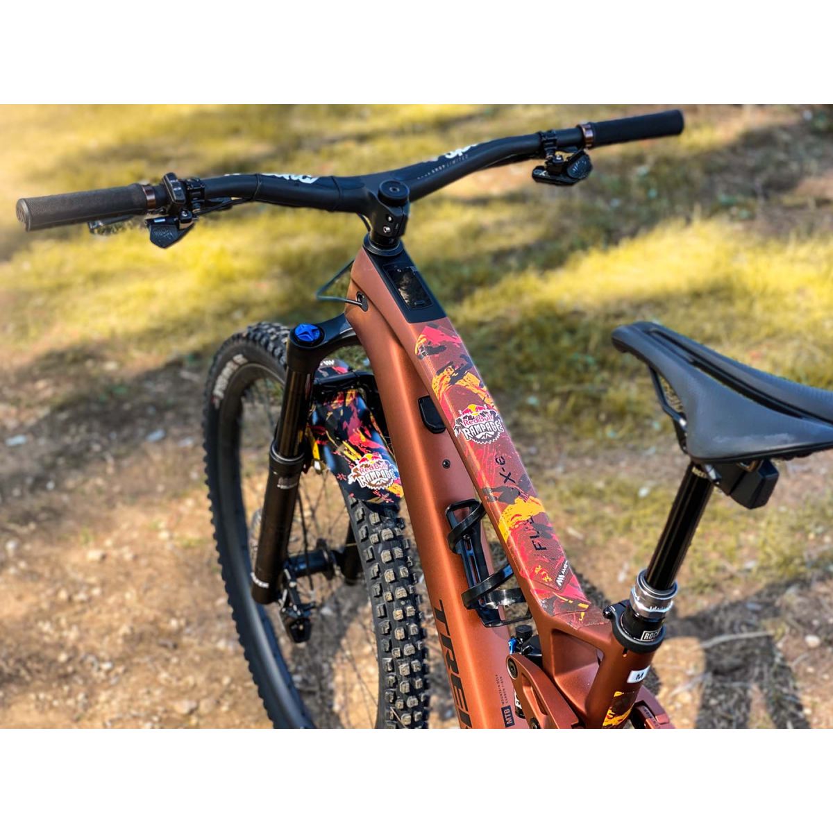 Protector de cuadro AMS Extra Red Bull Rampage PUESTO EN BICICLETA