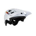 Casco Leatt MTB Enduro 2.0 en color blanco y negro