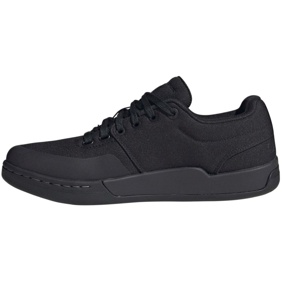 lateral interno de las Zapatillas Five Ten Freerider Pro Canvas negras pedal de plataforma HQ2110 color negro