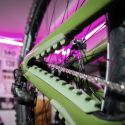 Protector de Vainas DE BICICLETA VHS Slapper Tape EN COLOR verde de goma montado en bicicleta