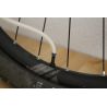 Introducir tubeless por la válvula de la bicicleta con la jeringuilla de Restless Bike