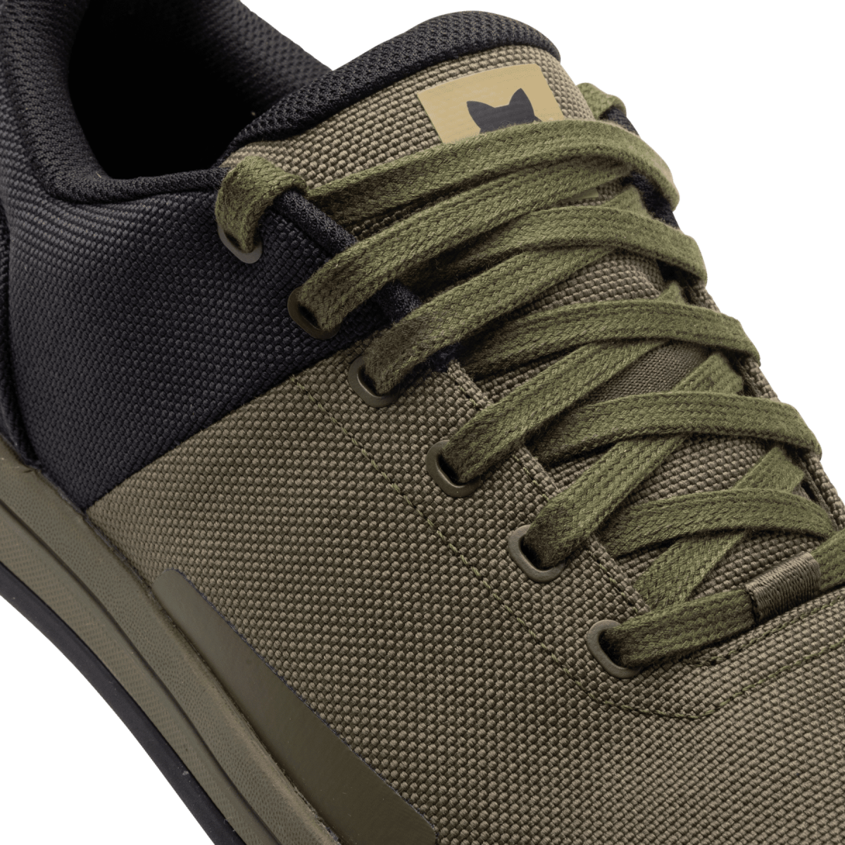 detalle de cordones de las Zapatillas para pedal de plataforma de enduro FOX Canvas color verde oliva 29860