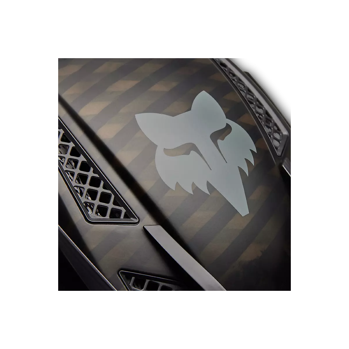 detalle del logo FOX del Casco integral de carbono para mtb descenso de competición, color negro carbono FOX RPC 31893-062
