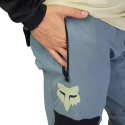detalle del bolsillo con cremallera del Pantalón largo para bicicleta de mtb / ebike  Fox Defend Aurora 31031-332