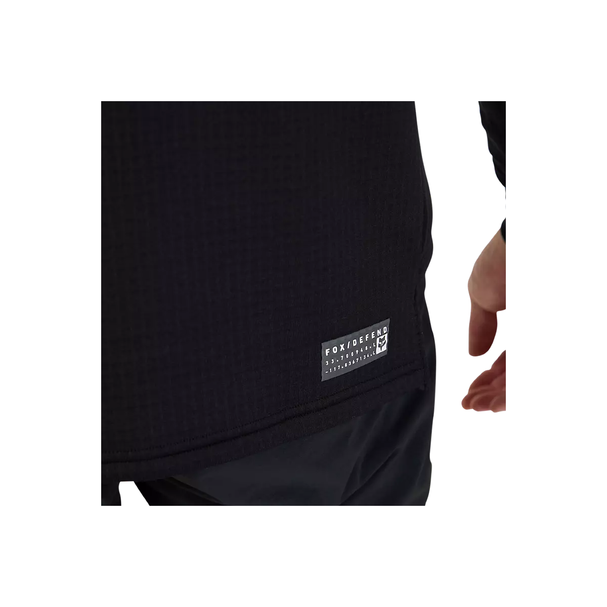 detalle de la Camiseta / Sudadera técnica con capucha Fox Defend Thermal invierno 31480-001 color negro paravientos