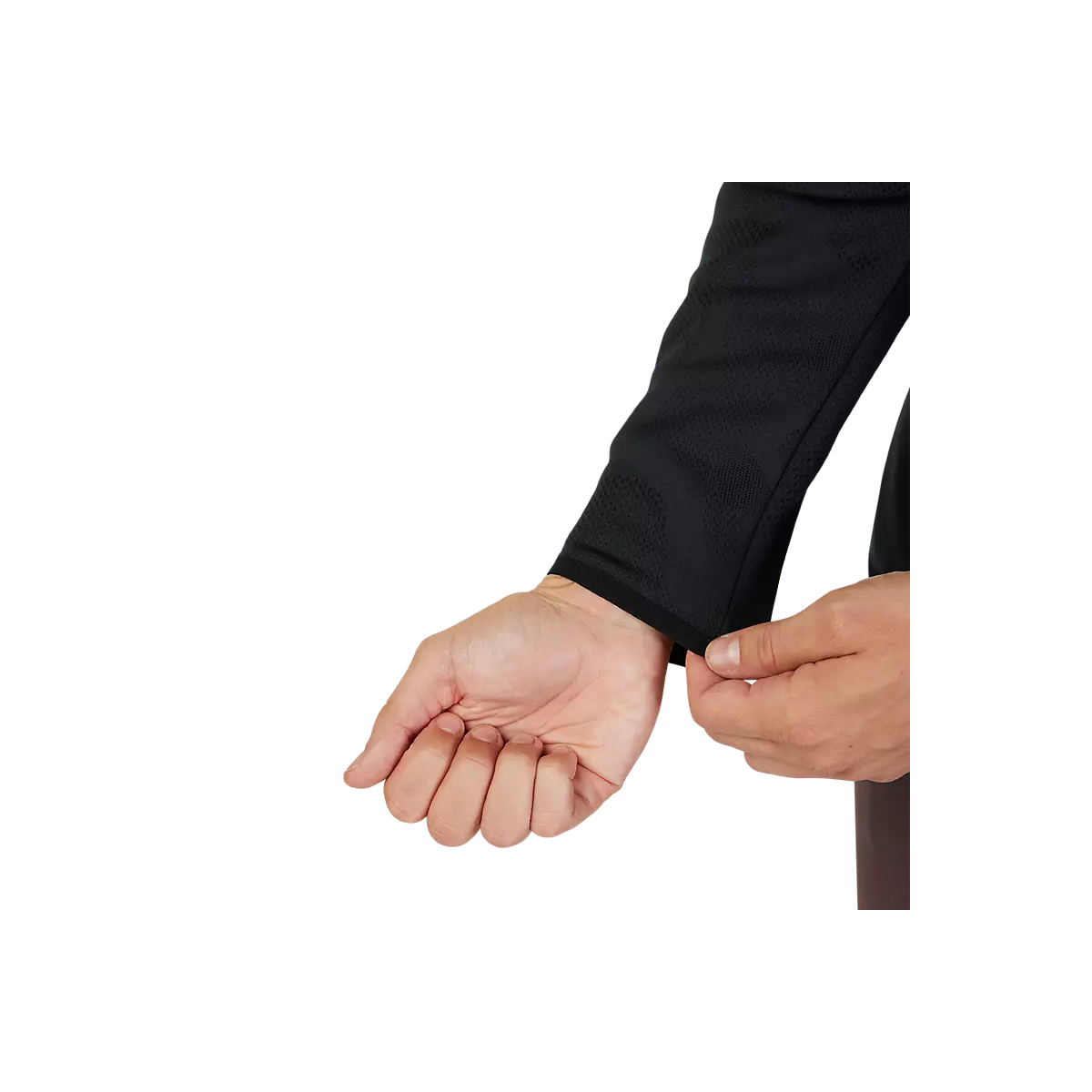 detalle mangas de la Chaqueta Fox Ranger Mid-layer para bicicleta MTB o EBIKE para días de frío en color negro 31487-001