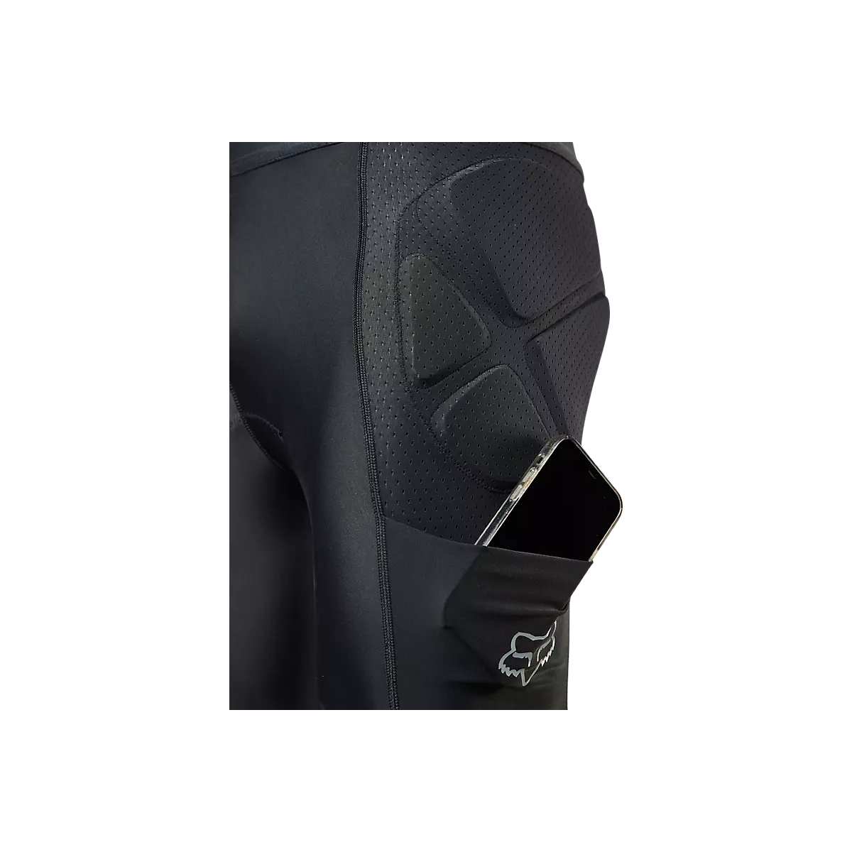 detalle protector del Culotte con protección Fox Baseframe con protección 30093-001 con badana de calidad para enduro o ebike