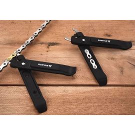 Los desmontables Granite Talon. 2x1 para cubierta de bicicleta se juntan para formar una herramienta para quick link