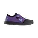 lateral de las Zapatillas pedal de plataforma Leatt 2.0 Flat Junior Velvet COLOR LILA con velcro