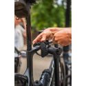 detalle de sujección de bicis en Portabicicletas de bola Spinder TX 2 bicicleta para EBIKE con luces de LED plegado