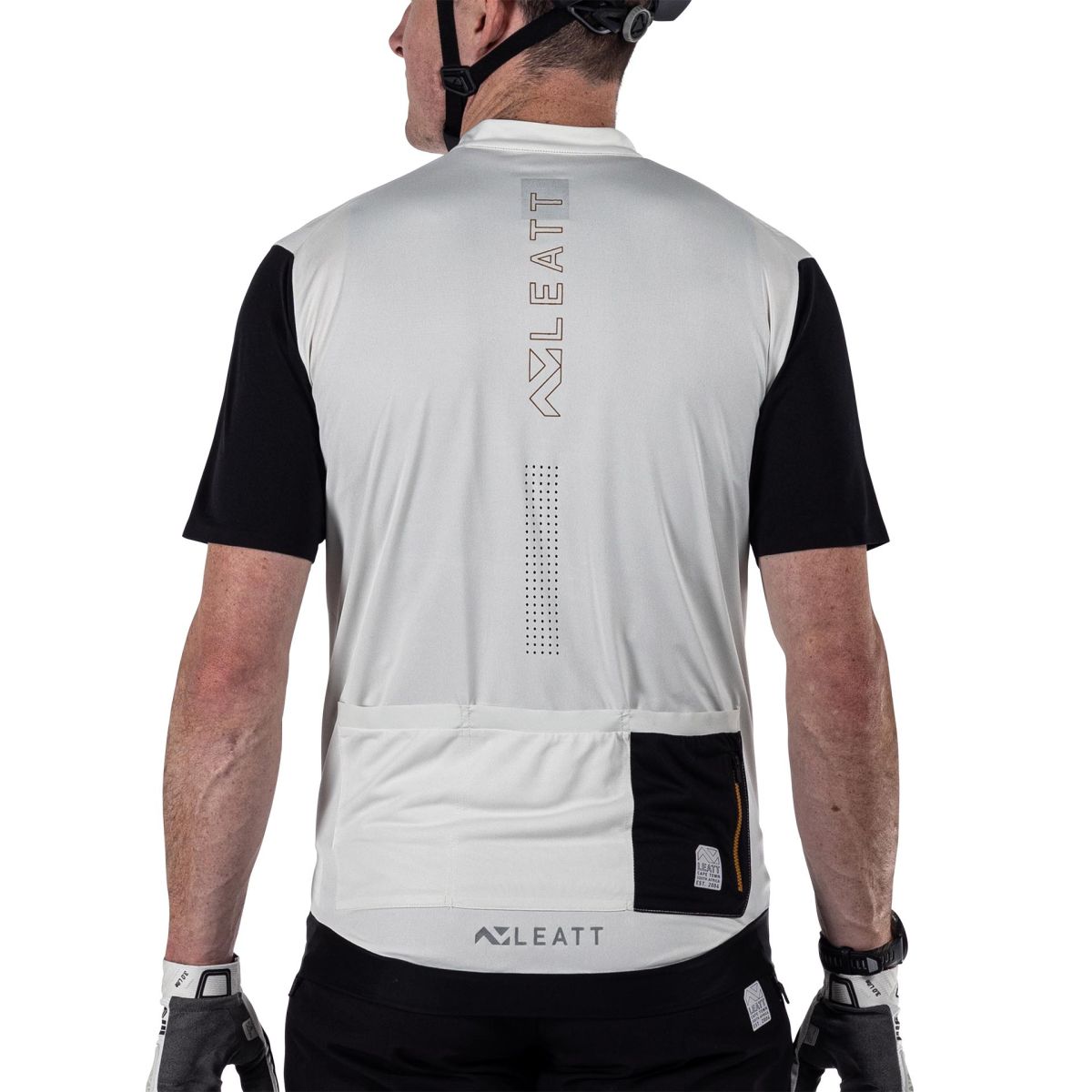 detalle de los bolsillos del Maillot de manga corta Leatt MTB Trail 3.0 con cremallera en color crema
