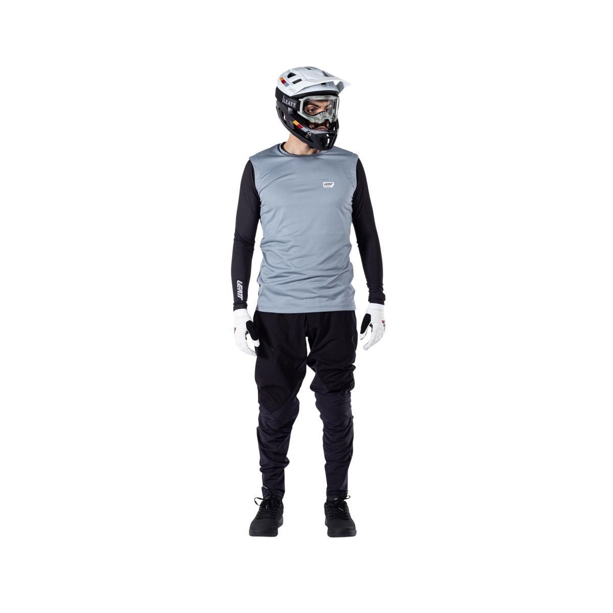 Kit Leatt MTB 1.0 Ride Camiseta manga larga + pantalón largo Enduro color gris y negro para mtb enduro