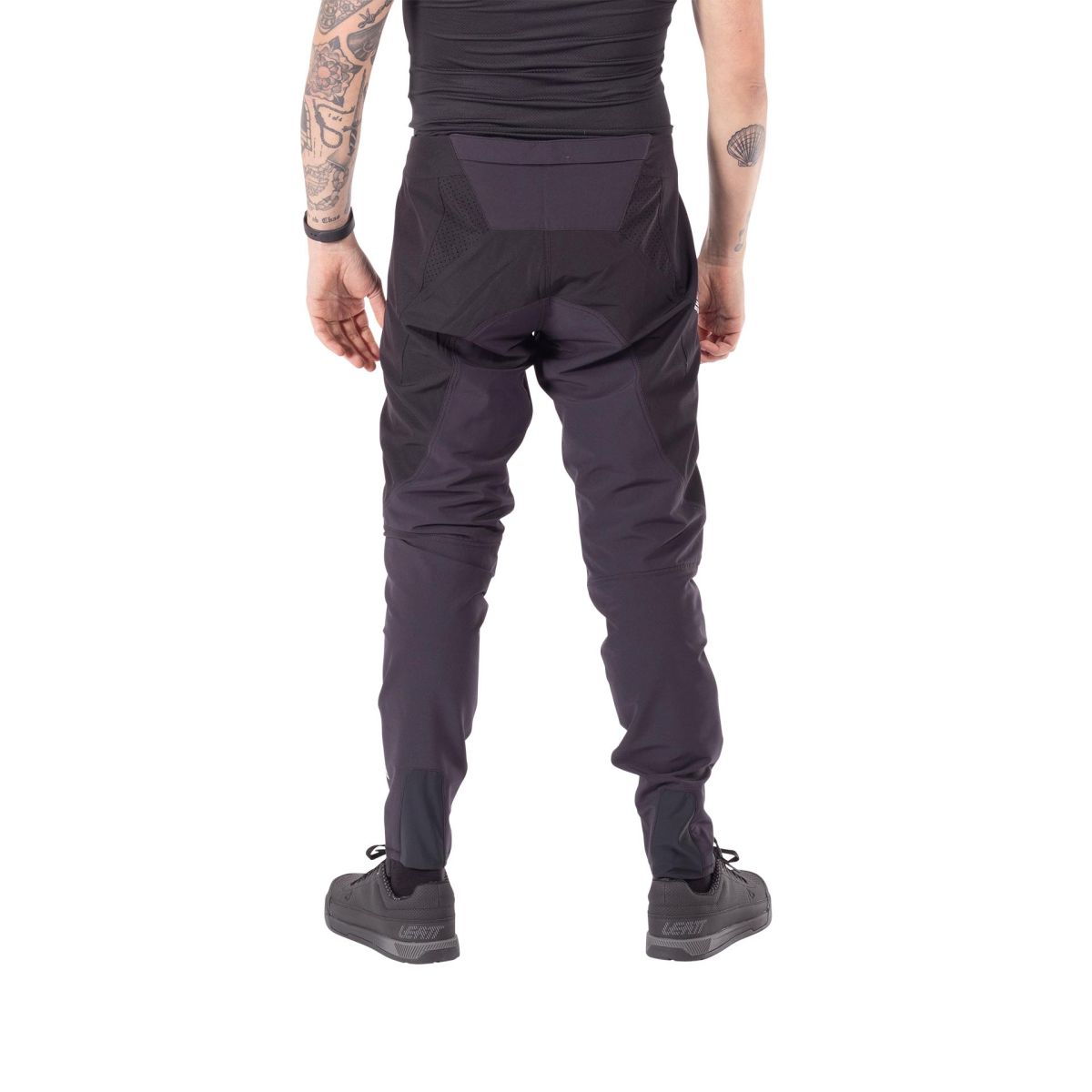 trasera del pantalón  largo negro del Kit Leatt MTB 1.0 Ride  para mtb enduro