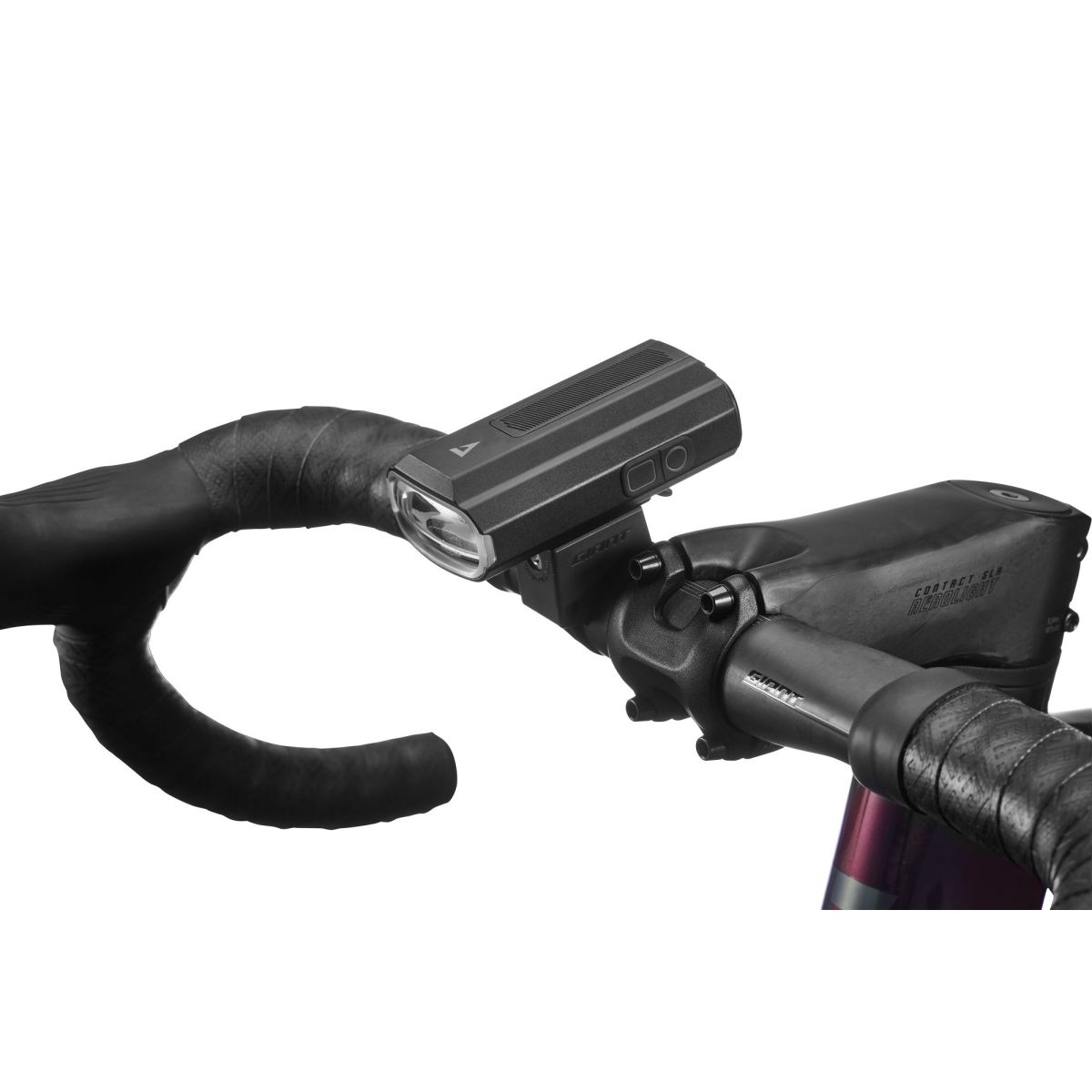 Luz delantera Giant Recon HL 1200 de Led en el manillar de bicicleta