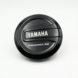 Tapa motor Yamaha PW-S2 original logo cromo X3M-15490-00