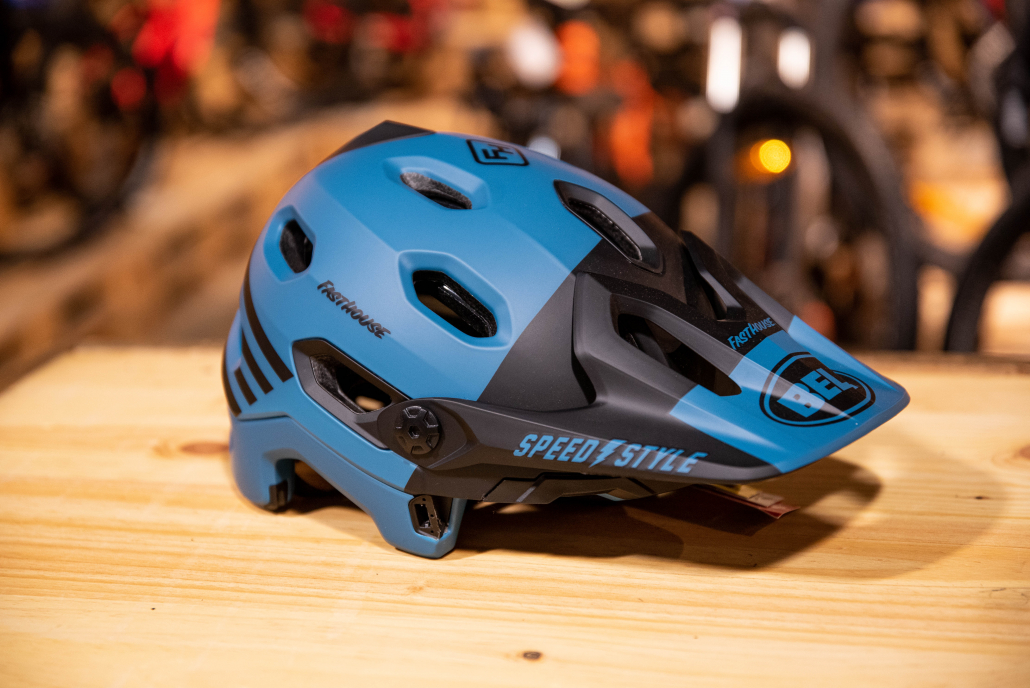 bell super dh azul desmontado