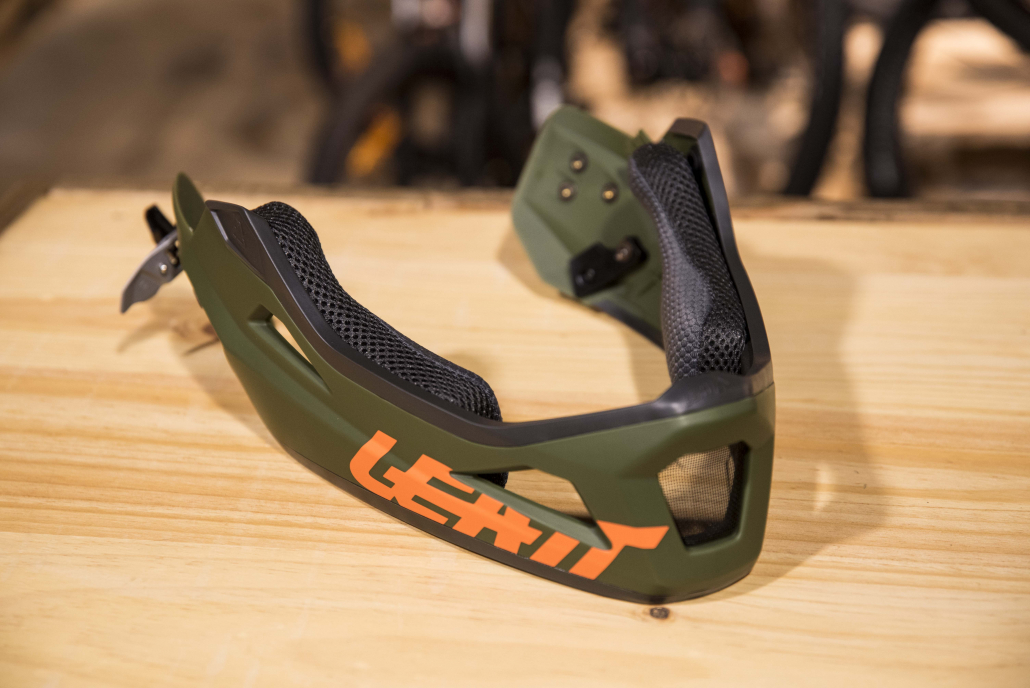 leatt_dbx_ MENTONERA 2020