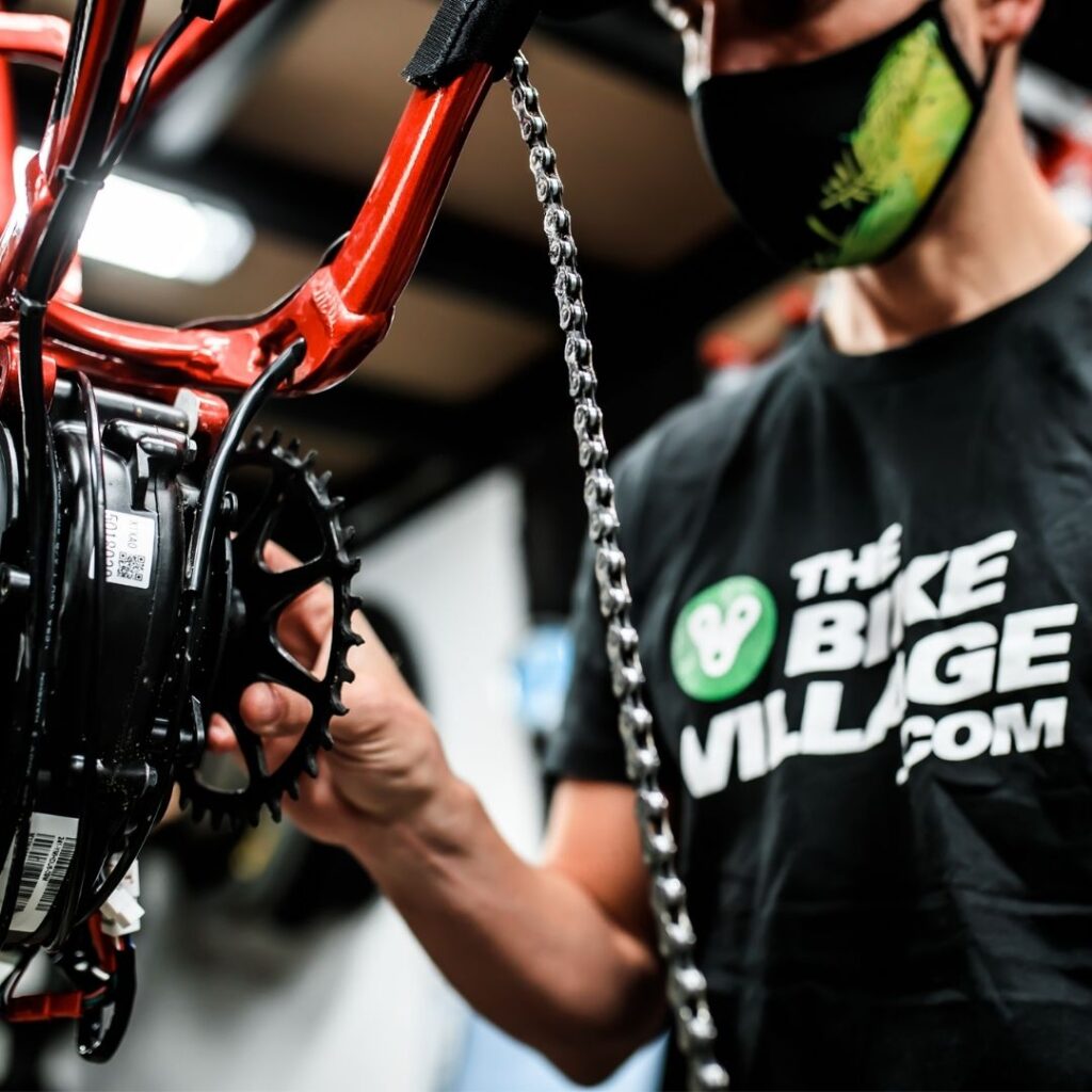Cambio de cadena en el taller de The Bike Village