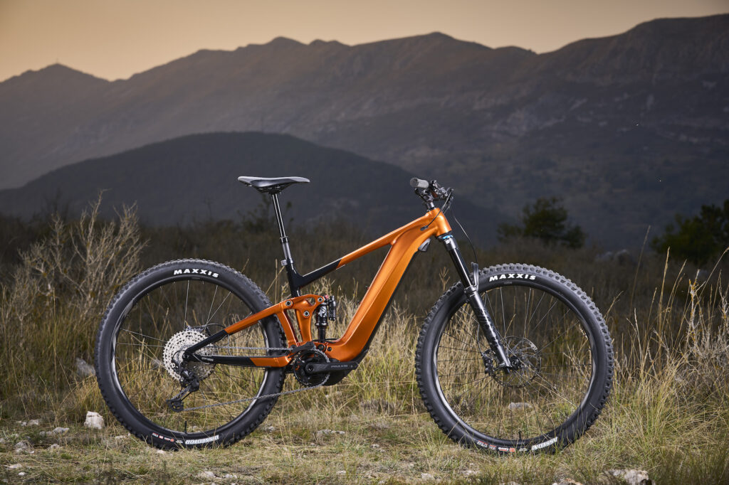 Imágen lateral de la bicicleta eléctrica Giant Trance X E+1 2022