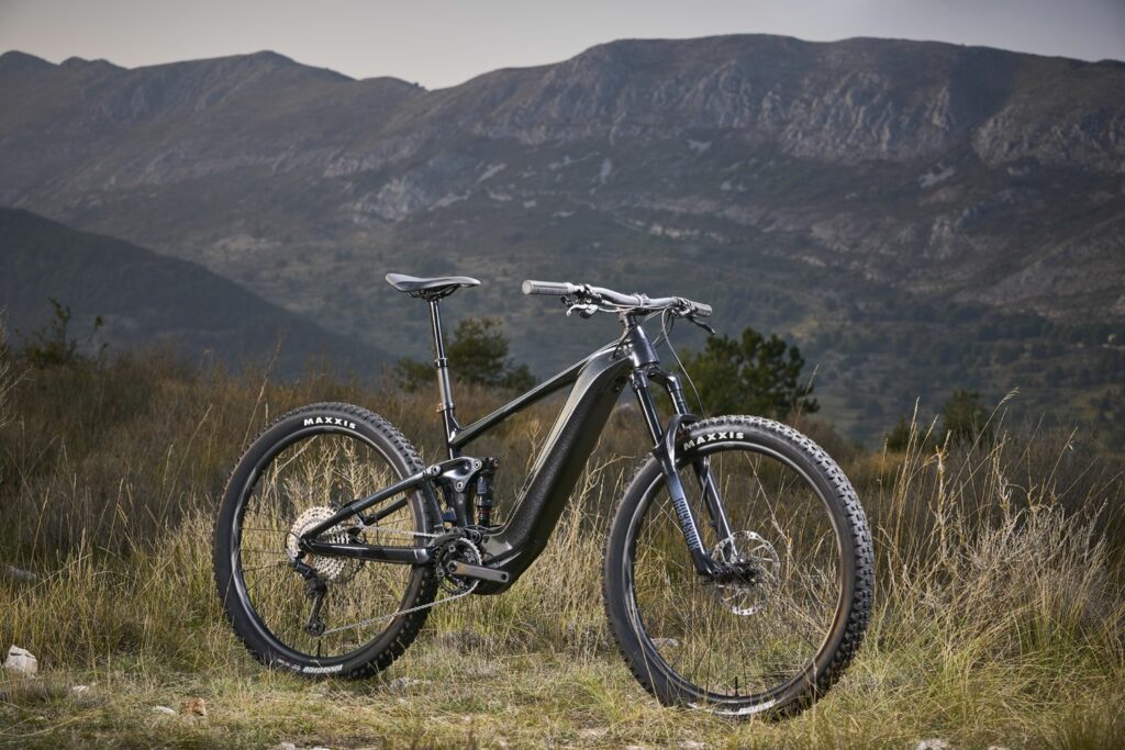 Imágen lateral de la nueva Giant Trance X E+3