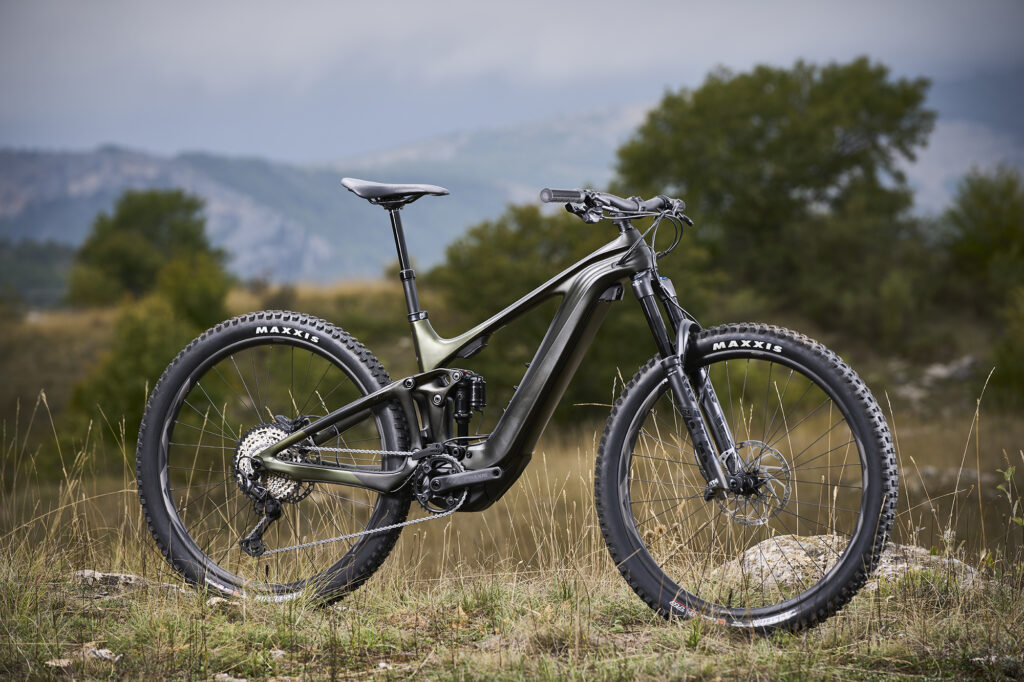 Bicicleta eléctrica de carbono Giant Trance X Advanced E+ 1