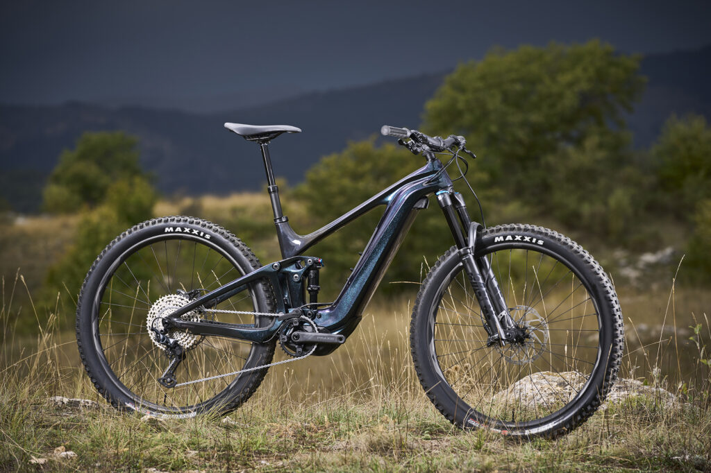 Bicicleta eléctrica de carbono Giant Trance X Advanced E+ 2
