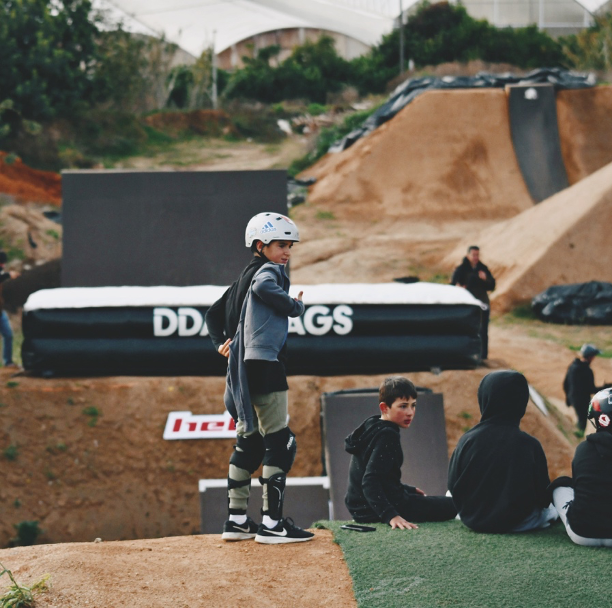 Imágen del ambiente en la Máster Class de Back Flips con los riders más jóvenes