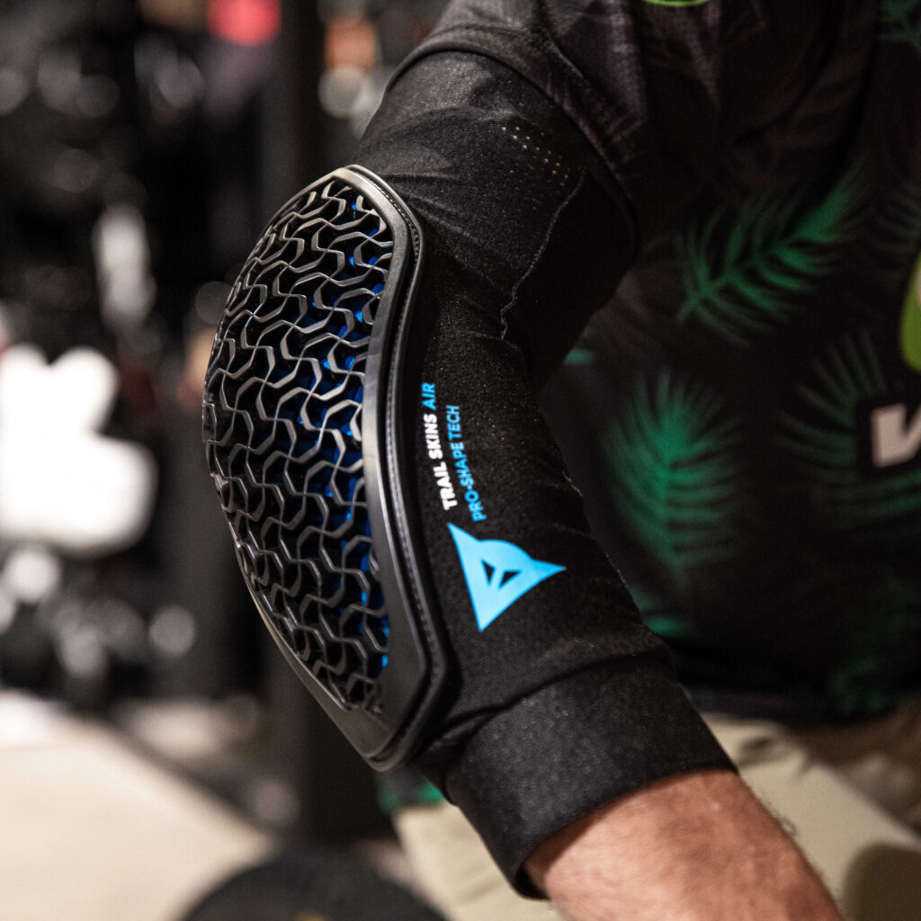 CODERAS DAINESE TRAIL SKINS AIR 2022