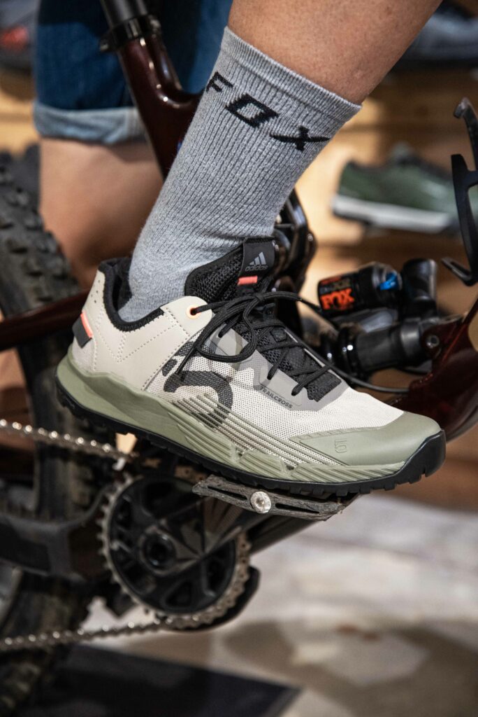 Zapatos de ciclismo de montaña MTB para hombre y mujer, para pedales  planos, perfectos para montar en bicicleta de montaña D/H enduro Cross  Trail